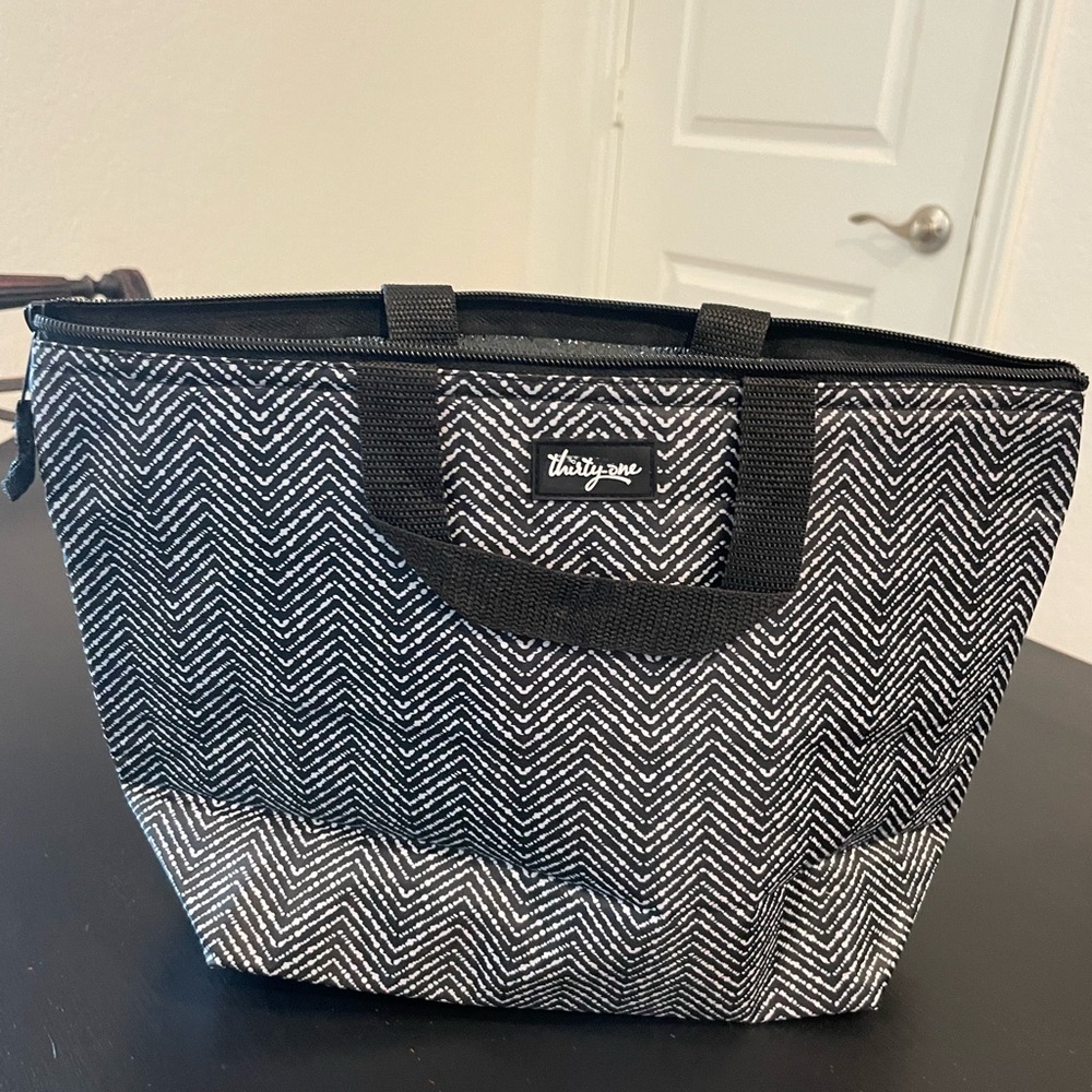 NEW Black and White Herringbone Pattern Cooler Tote - Picture 7 of 9